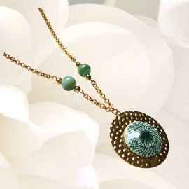 Collier pendentif floral, en laiton plaqué or, bijoux fleurs dahlia vert, bijoux floraux, nature, fait main, Joanna Calla