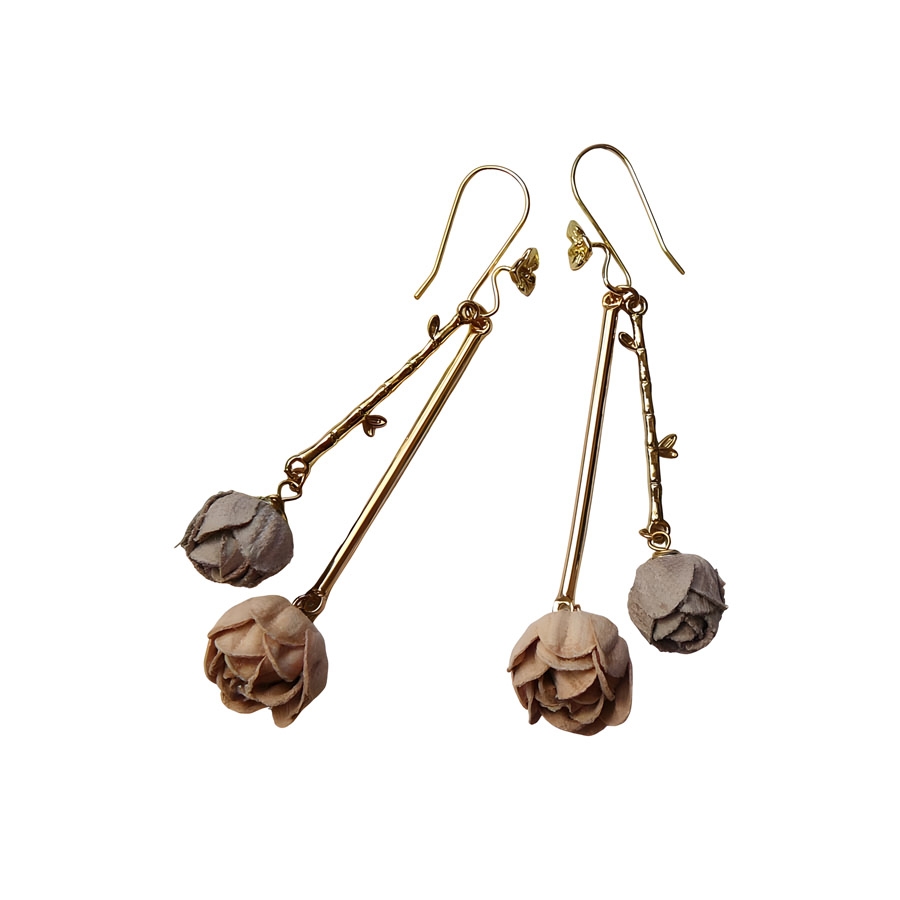 Boucles d'oreilles florales, bohème en laiton or 24k, pendantes, bijoux fleurs pivoine orange, nature, fait main, Joanna Calla