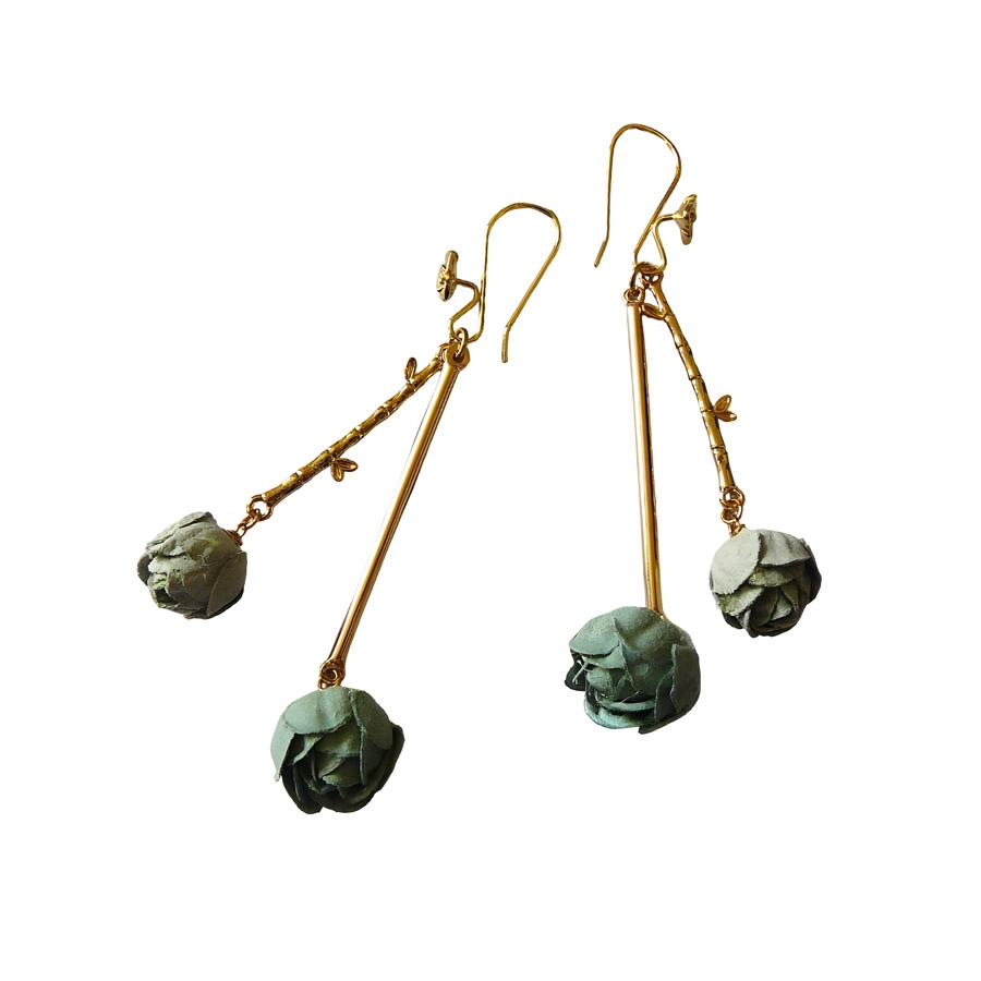 Boucles d'oreilles florales, bohème en laiton or 24k, pendantes, bijoux fleurs pivoine verte, nature, fait main, Joanna Calla