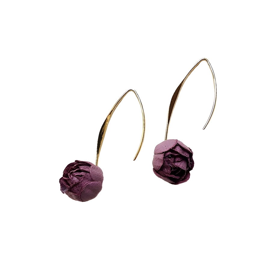 Boucles d'oreilles florales, en laiton or 24k, pendantes, bijoux fleurs pivoine rose foncé, nature, fait main, Joanna Calla