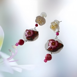 Boucles d'oreilles florales, puces en laiton argent, pendantes, bijoux fleurs roses, nature, fait main, Joanna Calla