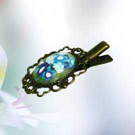 Crocodile clip retro oval pin blue flower