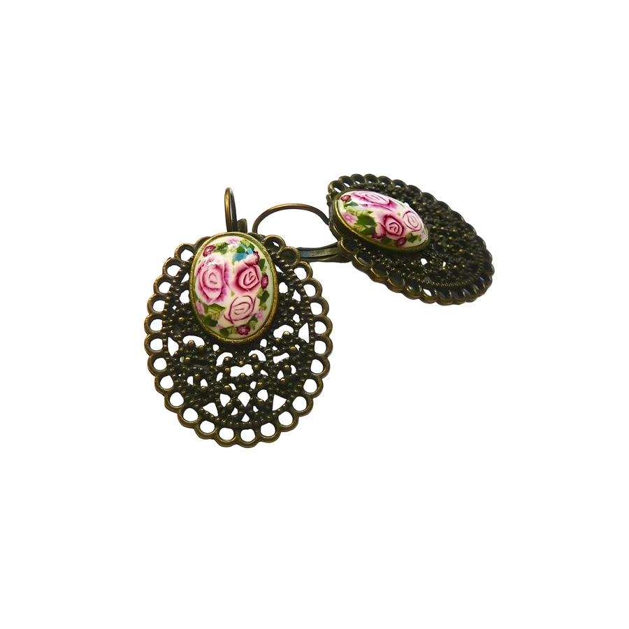 Boucles d'oreilles dormeuses ovales trois roses, fait main, Joanna Calla