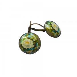 Boucles d'oreilles dormeuses fleur blanche, fait main, Joanna Calla