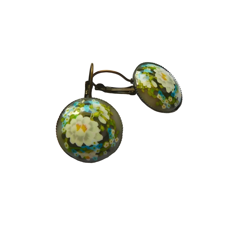 Boucles d'oreilles dormeuses fleur blanche, fait main, Joanna Calla
