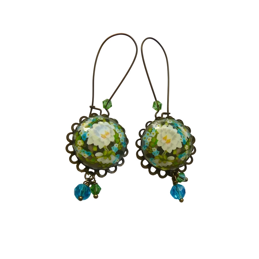 Boucles d'oreilles pendantes, fleur blanche, fait main, Joanna Calla