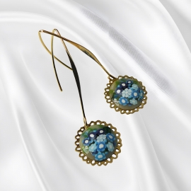 Boucles d'oreilles florales, en laiton doré, bijoux fleurs bleues, bijoux floraux, nature, fait main, Joanna Calla