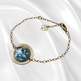 Bohemian floral bracelet in golden brass, blue flowers in polymer clay, handmade, Joanna Calla