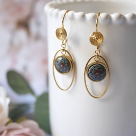 Pendant round earrings in golden stainless steel, blue red mandala in polymer clay, handmade Joanna Calla