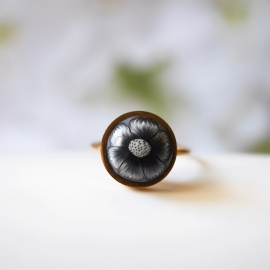 Bohemian floral ring, in golden stainless steel, black flower, handmade, unique piece, Joanna Calla