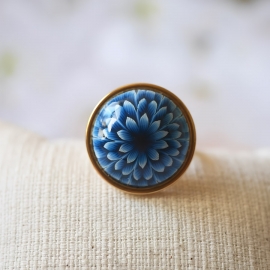Bohemian floral ring, in golden stainless steel, blue dahlia, handmade, unique piece, Joanna Calla
