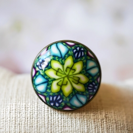 Bague bohème ronde mandala vert jaune, réglable, bijoux floraux, fleurs, nature, Joanna Calla