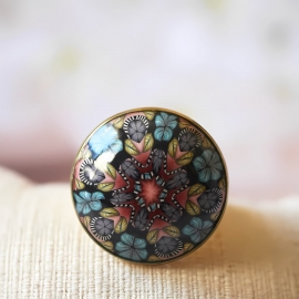 Floral round ring in brass, blue red mandala, unique piece, handmade, Joanna Calla