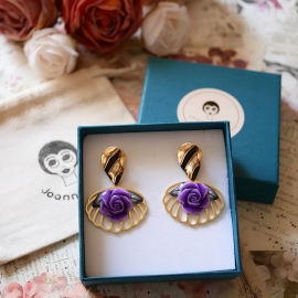 Boucles d'oreilles puces florales, bohème en laiton or 24K, pendantes, bijoux fleurs rose mauve, nature, fait main, Joanna Calla