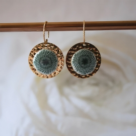 Bohemian floral pendant earrings in gold plated brass, green dahlia flower in polymer clay, handmade, Joanna Calla