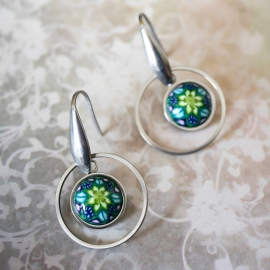 Boucles d'oreilles pendantes rondes, acier inoxydable argent, bijoux graphiques, mandala vert, fait main, Joanna Calla