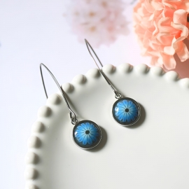 Pendant round earrings in silver stainless steel, blue daisy flower in polymer clay, handmade Joanna Calla