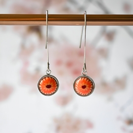 Pendant round earrings in silver stainless steel, orange daisy flower in polymer clay, handmade Joanna Calla