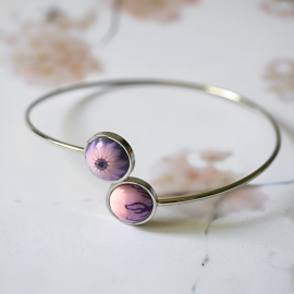 Bracelet jonc bohème, en acier inoxydable argent, bijoux fleurs marguerite mauve, bijoux floraux, fait main, Joanna Calla