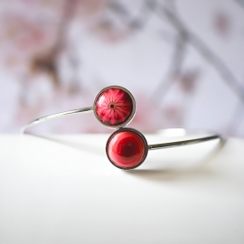 Bracelet jonc bohème, en acier inoxydable argent, bijoux fleurs marguerite rouge, bijoux floraux, fait main, Joanna Calla