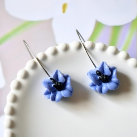 Boucles d'oreilles florales pendantes, hibiscus bleu, bijoux fleuris, nature, fait main, Joanna Calla