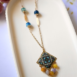 Collier pendentif bohème, en laiton doré, bijoux graphiques mandala bleu, bijoux floraux, nature, fait main, Joanna Calla