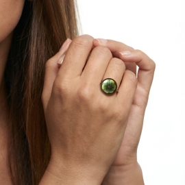 Round gold ring with green flower