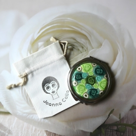 Miroir de sac rond en métal argenté, bijoux fleurs vertes en argile polymère, fait main, miroir de poche, Joanna Calla