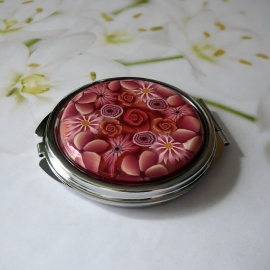 Bag mirror in silver metal, red flowers pattern in polymer clay, handmade, unique piece Joanna Calla
