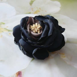Broche fleur camélia bleue